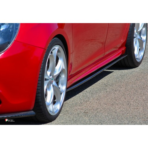 Επεκτάσεις carbon πλαϊνών μαρσπιέ της Stile Italia για Alfa Romeo Giulietta (Type 940) Επεκτάσεις carbon πλαϊνών μαρσπιέ της Stile Italia για Alfa Romeo Giulietta (Type 940)